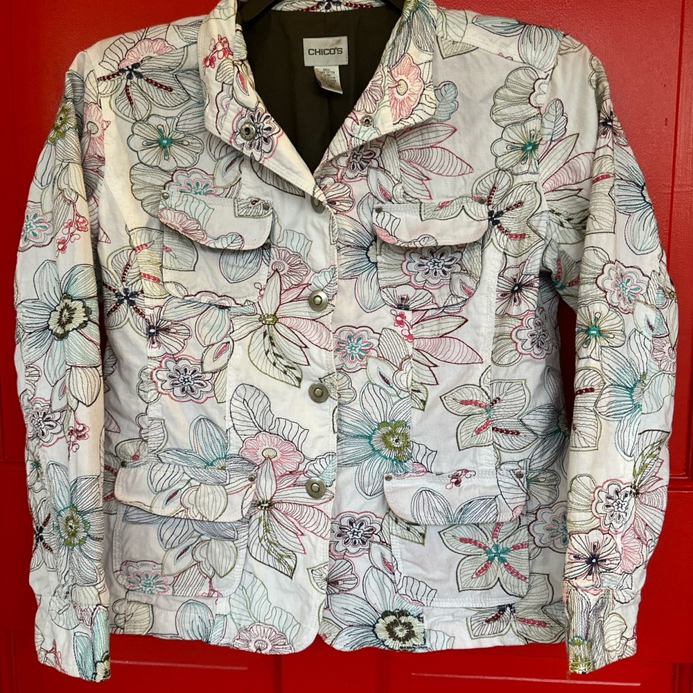 Chico’s Flowery embroidery Casual Blazer/ Shirt Buttons down size 1 womens